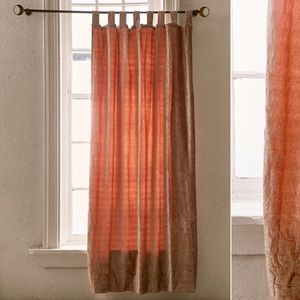nwt set of 2 UO crushed velvet curtains in blush
